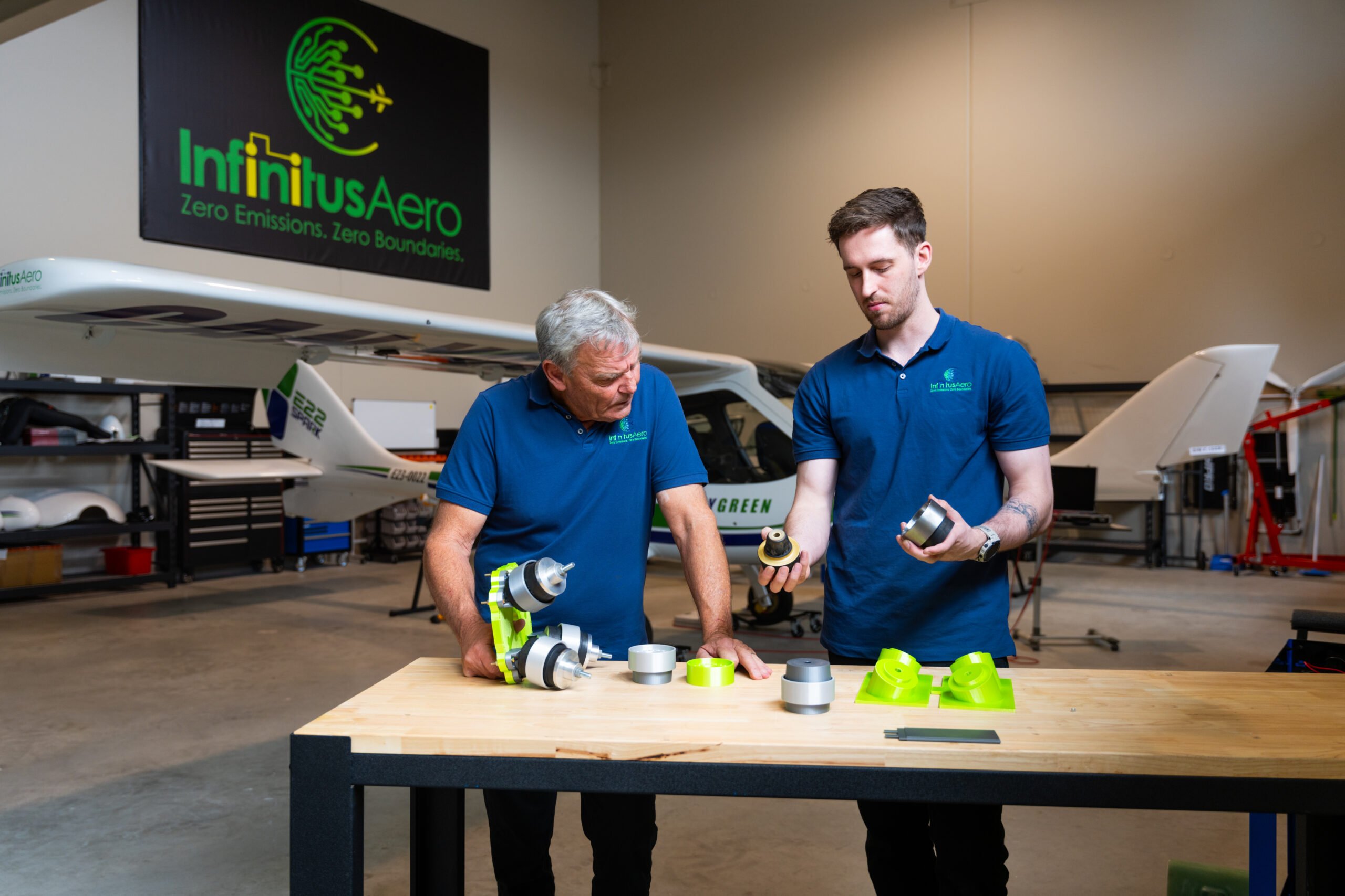 Barrie Rogers and Shaun Pontifex Infinitus Aero UniSA looking at 3D printed parts Nov 2023