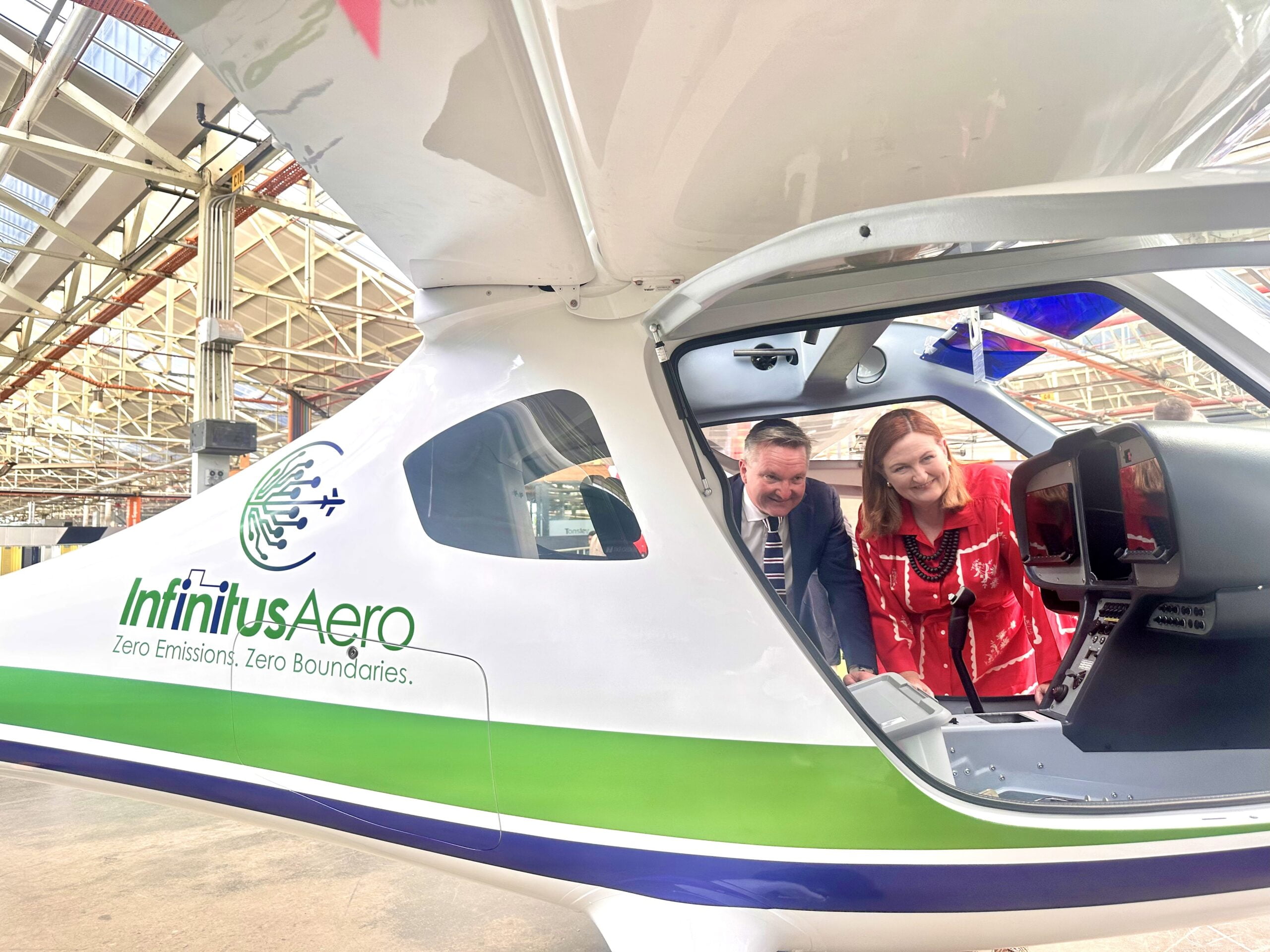 The Hon Chris Bowen MP and Louise Miller-Frost MP at Infinitus Aero plane Future Energy Week SA Nov 2023